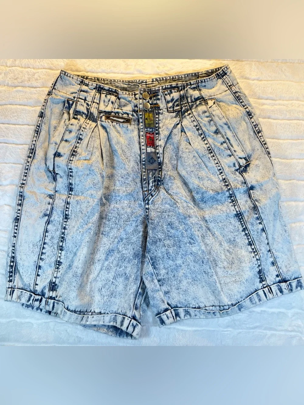 Vintage 90s Acid Wash Denim Shorts Pleated High Waisted Y2K Grunge Festival 34